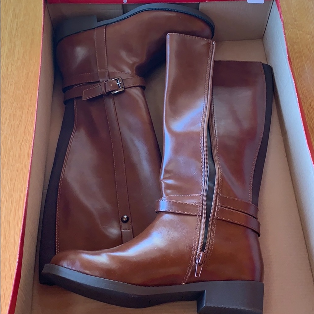 American Eagle Boots - Picture 1 of 3
